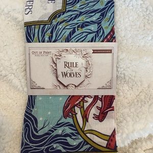Owlcrate Rule of Wolves Grishaverse scarf.